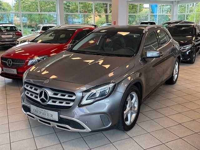 Gebraucht Mercedes GLA220 184 PS (135 kW) 2017 Grau (mountaingrau) SUV