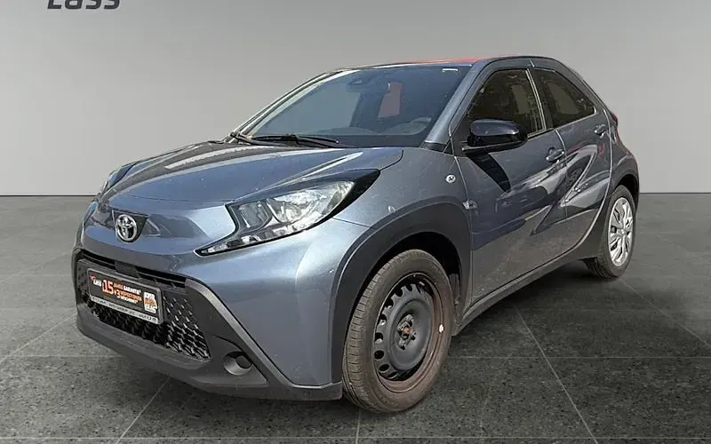 Gebraucht Toyota Aygo X-play 72 PS (52 kW) 2024 Grau Kleinwagen