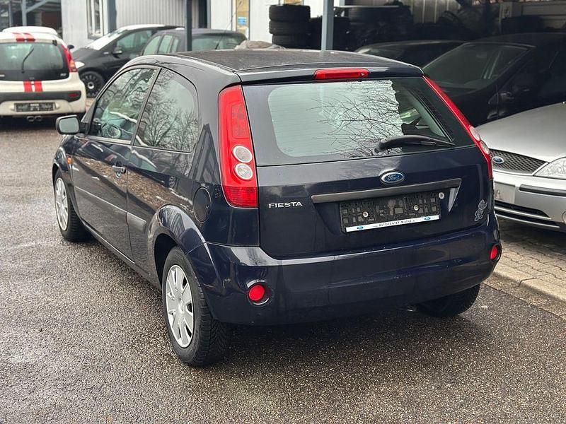 Gebraucht Ford Fiesta Ambiente 60 PS (44 kW) 2007 Blau Limousine