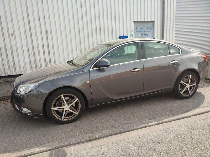 Grau Gebraucht 2012 Opel Insignia Innovation Limousine | 5.900 € (Guter Preis) - Bild 1/4