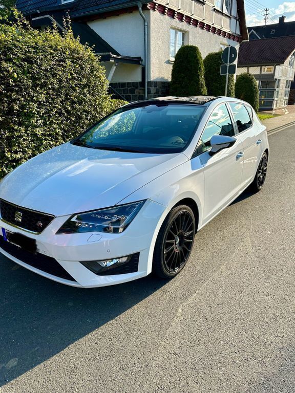 Weiß Gebraucht 2014 Seat Leon FR Limousine | 14.000 € (Fairer Preis) - Bild 1/4