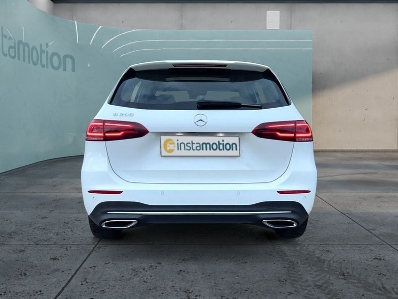 Gebraucht Mercedes B200 163 PS (119 kW) 2019 Weiß Van / Kleinbus