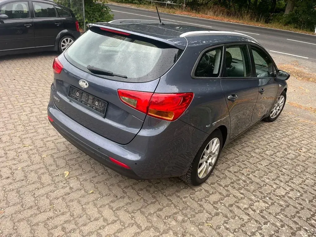 Gebraucht Kia Ceed Sportswagon Edition 7 135 PS (99 kW) 2014 Blau Kombi