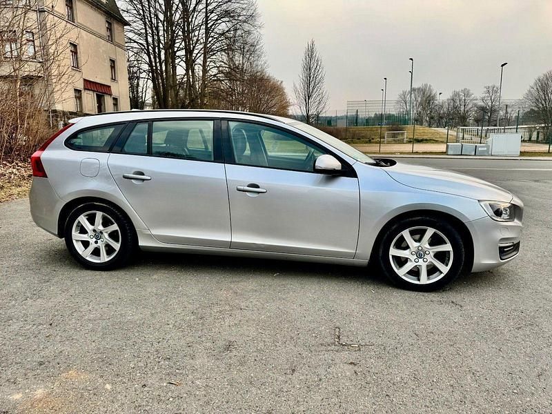 Gebraucht Volvo V60 Summum 150 PS (110 kW) 2016 Silber Kombi