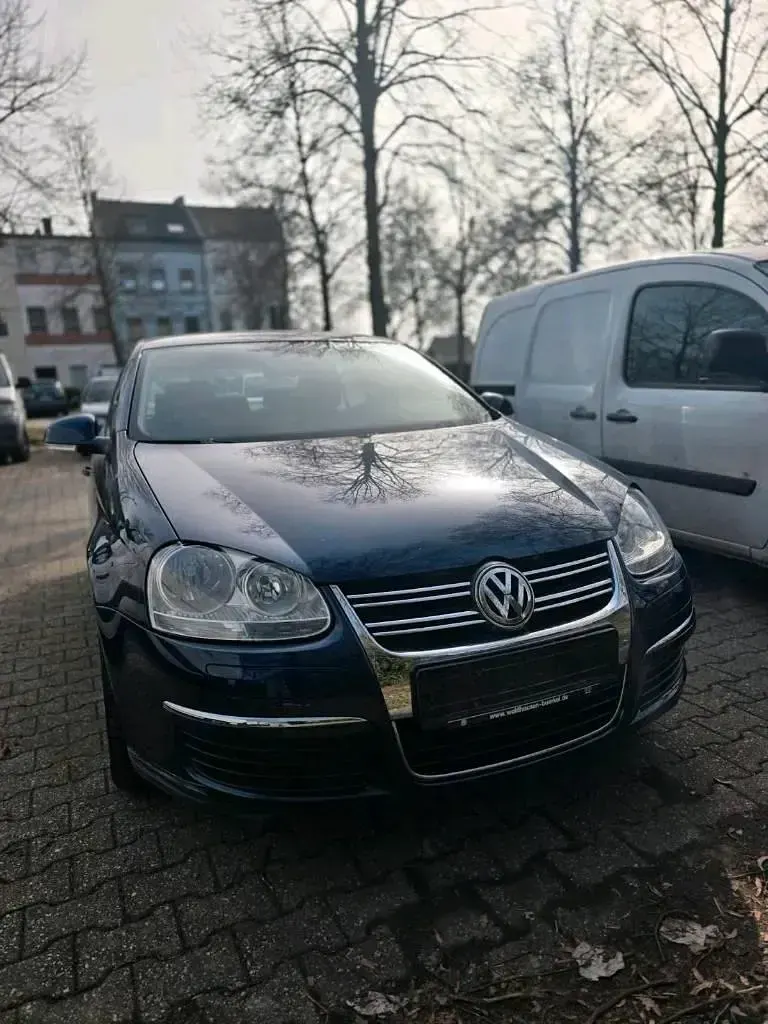 Gebraucht VW Jetta 102 PS (75 kW) 2006 Blau Limousine