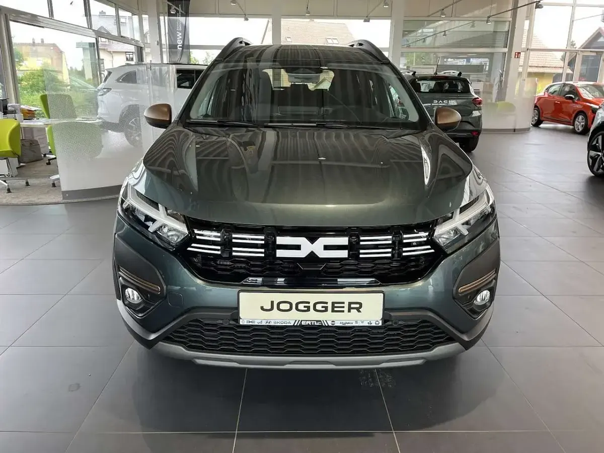 Neu Dacia Jogger Extreme 110 PS (80 kW) 2025 Zedergrün Van / Kleinbus
