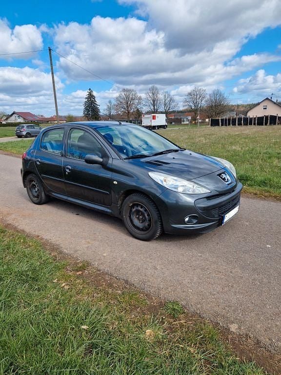 Gebraucht Peugeot 206+ 73 PS (53 kW) 2011 Grau Kleinwagen