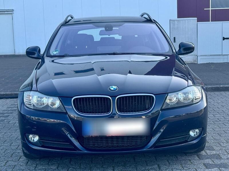 Blau Gebraucht 2009 BMW 320 Kombi | 2.600 € (Superpreis) - Bild 1/4