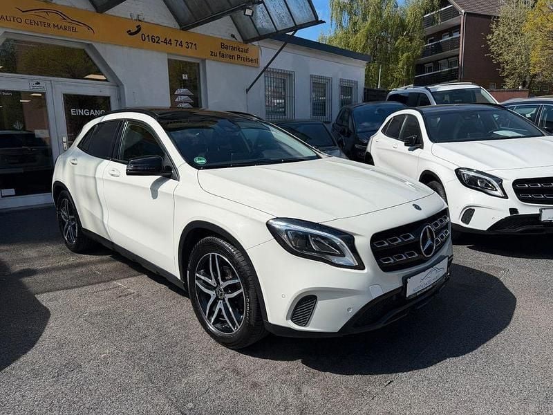 Gebraucht Mercedes GLA200 Night 136 PS (100 kW) 2017 Calcitweiss/zirrusweiss SUV