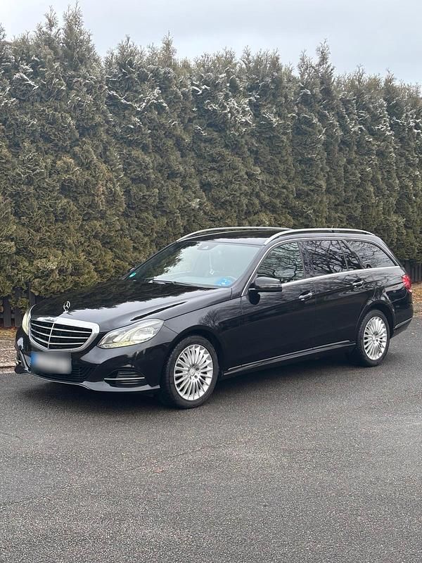 Gebraucht Mercedes E220 170 PS (125 kW) 2013 Schwarz Kombi
