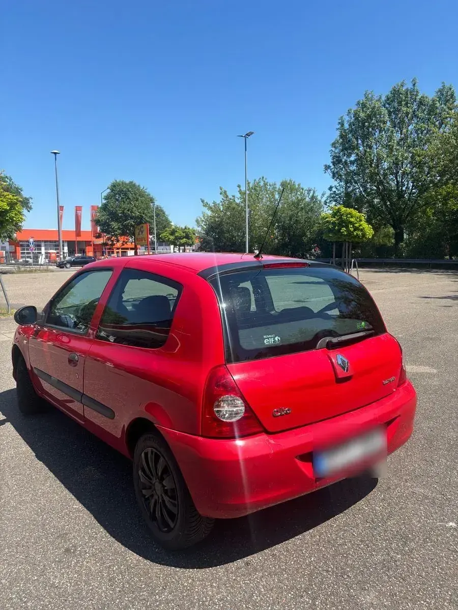 Gebraucht Renault Clio II 58 PS (42 kW) 2009 Rot Limousine