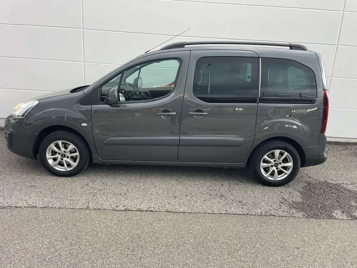 Gebraucht Citroën Berlingo Shine 120 PS (88 kW) 2016 Lack grau shark/metallic Van / Kleinbus