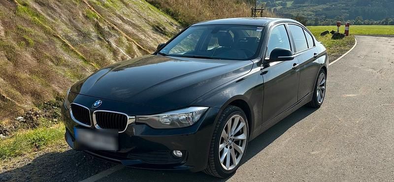Schwarz Gebraucht 2012 BMW 320 Limousine | 8.000 € (Superpreis) - Bild 1/4