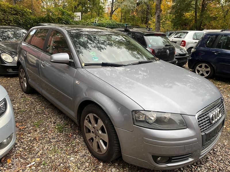 Grau Gebraucht 2005 Audi A3 Sportback Kleinwagen | 2.950 € (Superpreis) - Bild 1/4