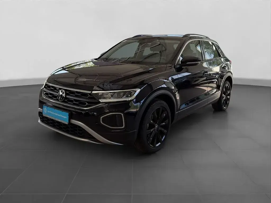 Second-hand VW T-Roc Life 110 CP (80 kW) 2023 Negru SUV