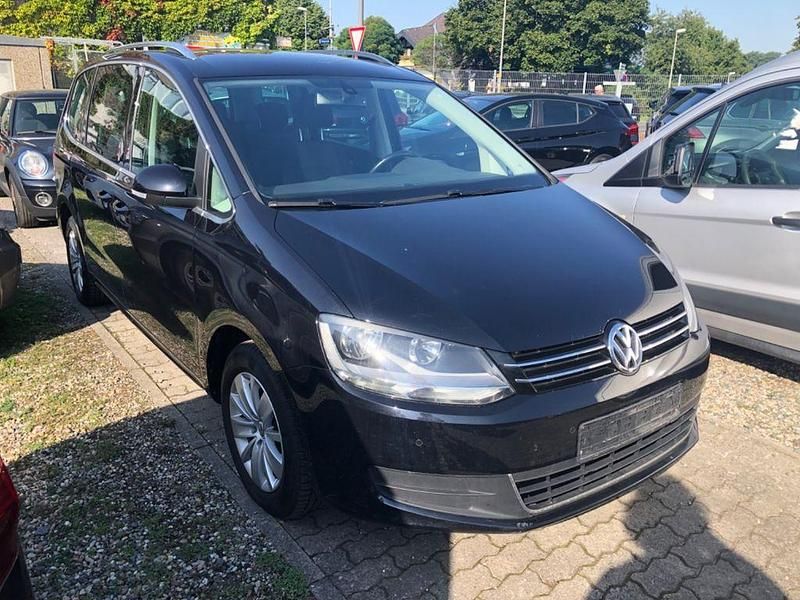Schwarz Gebraucht 2011 VW Sharan Comfortline Van / Kleinbus | 12.900 € (Teuer) - Bild 1/4