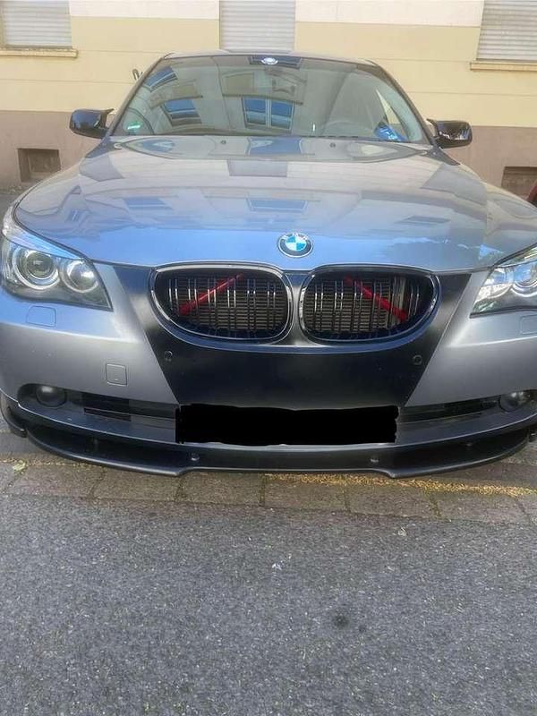 Grau Gebraucht 2004 BMW 520 Limousine | 2.700 € (Guter Preis) - Bild 1/4