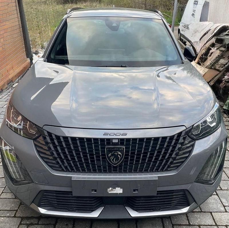 Gebraucht Peugeot 2008 Allure 131 PS (96 kW) 2024 Grau SUV