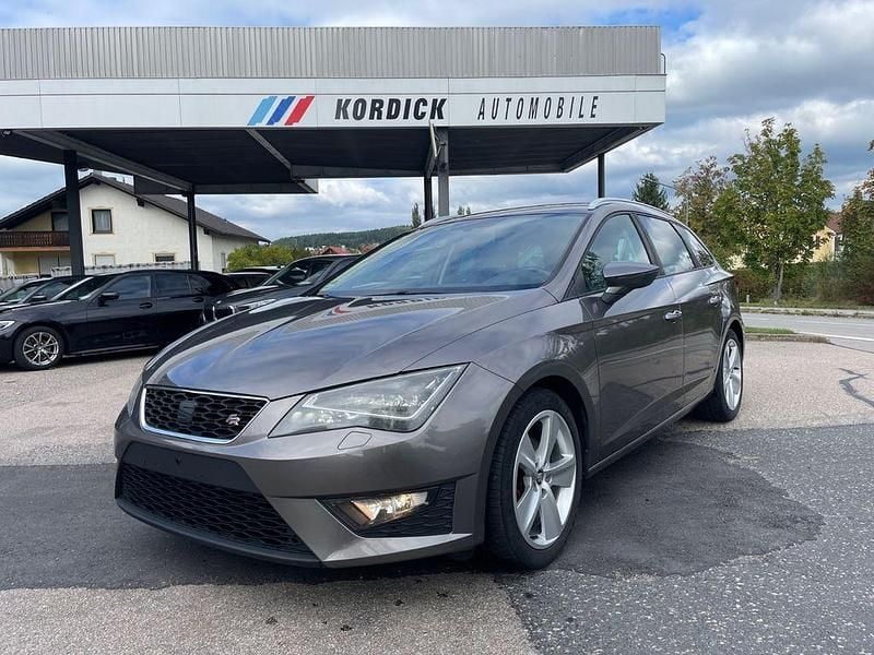 Grau Gebraucht 2016 Seat Leon ST 4Drive Kombi | 11.900 € (Guter Preis) - Bild 1/4