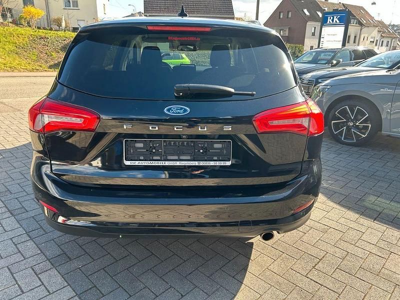 Gebraucht Ford Focus Cool & Connect 120 PS (88 kW) 2020 Schwarz Limousine