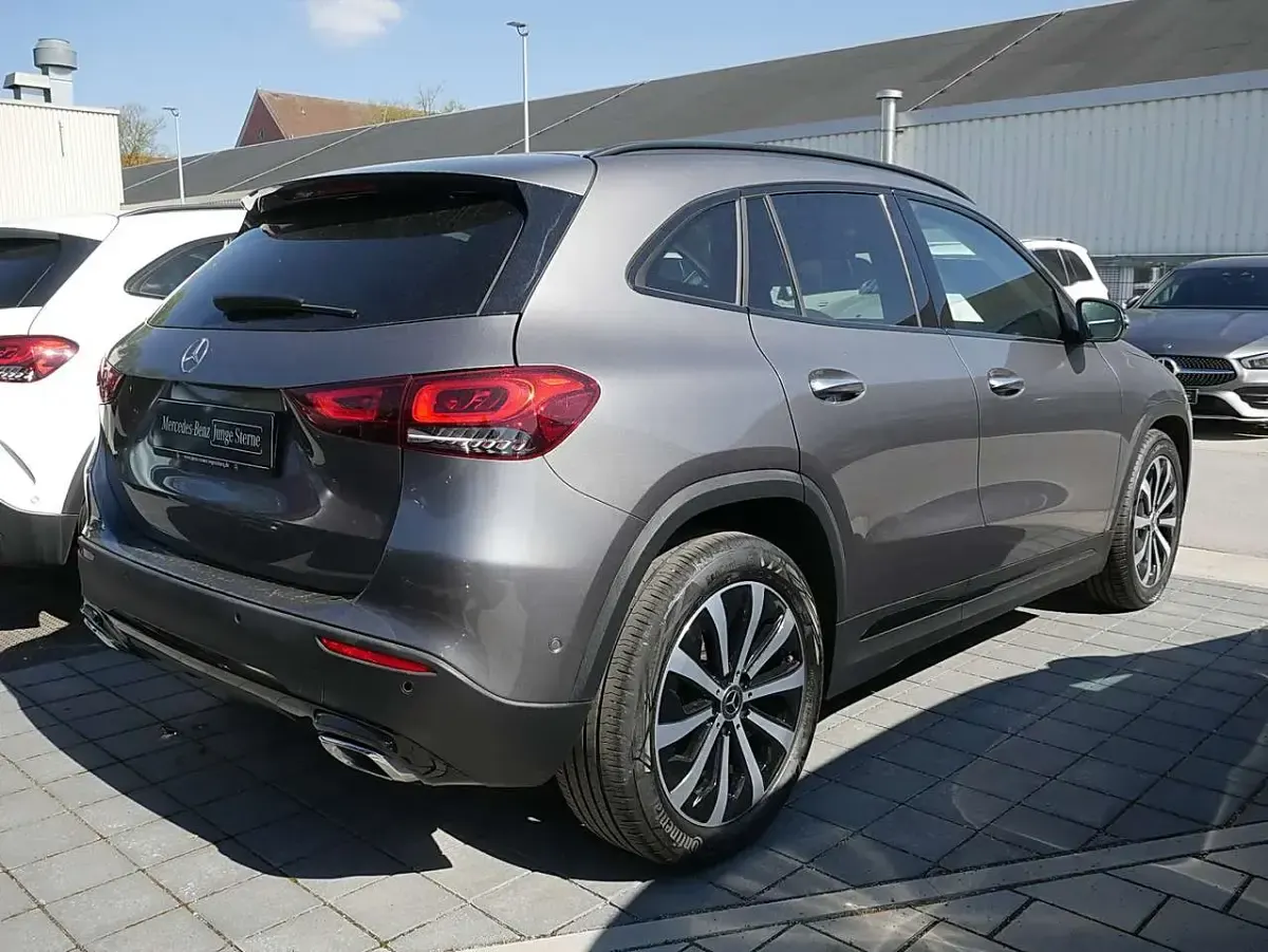 Gebraucht Mercedes GLA200 Progressive 150 PS (110 kW) 2022 Metalliclack mountaingrau SUV