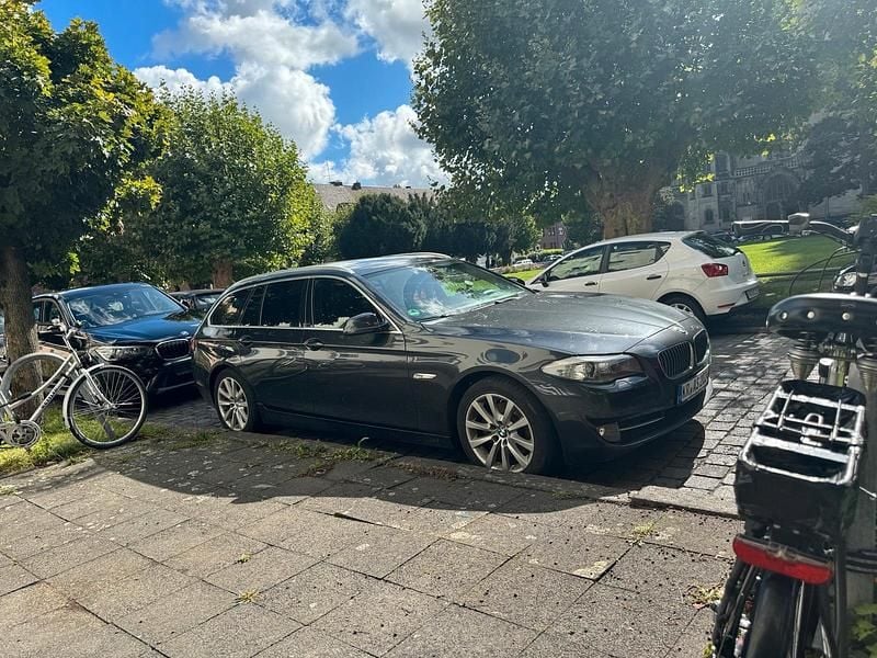 Grau Gebraucht 2011 BMW 520 Kombi | 9.000 € (Fairer Preis) - Bild 1/4