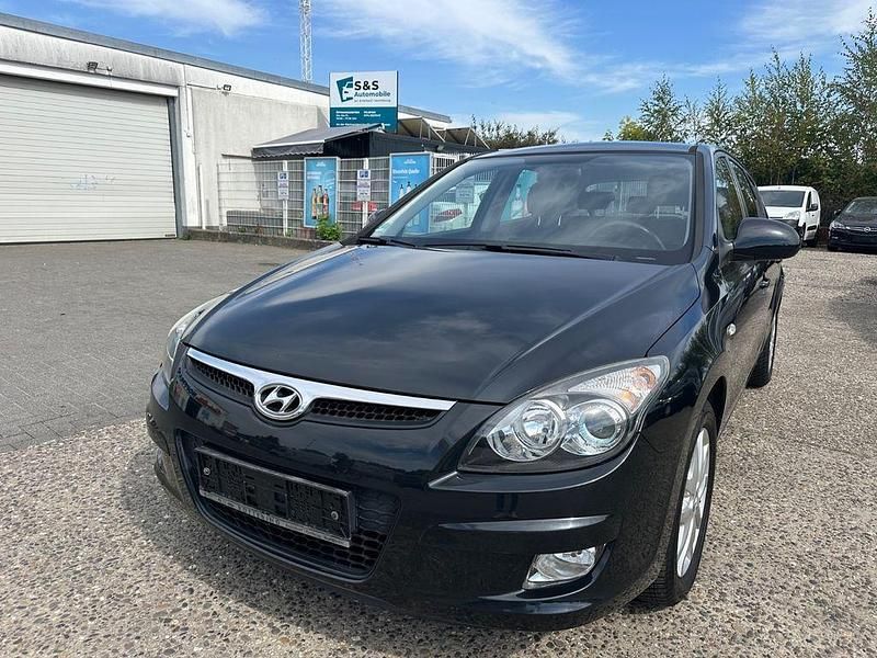 Schwarz Gebraucht 2010 Hyundai i30 Comfort Limousine | 2.990 € (Guter Preis) - Bild 1/4