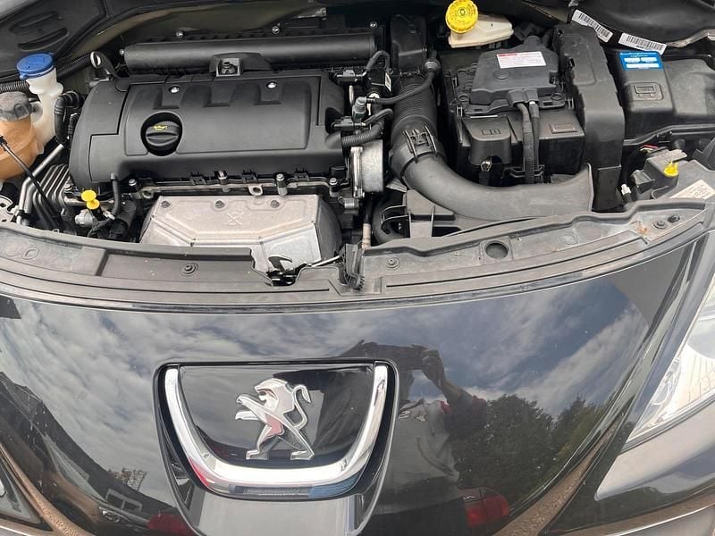 Gebraucht Peugeot 207 120 PS (88 kW) 2012 Schwarz Cabrio