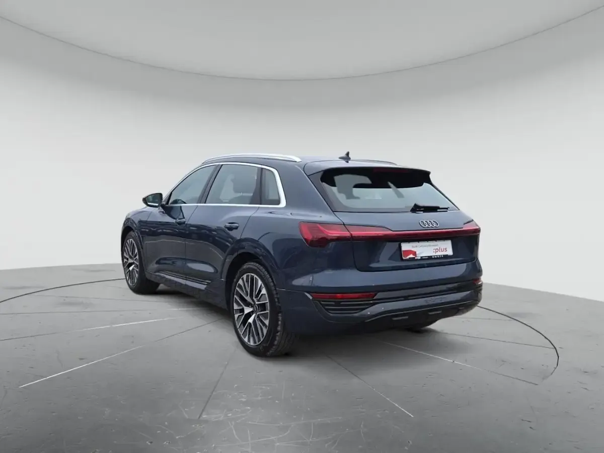 Gebraucht Audi Q8 e-tron Advanced Plus 300 kW (408 PS) 2024 Plasmablau metallic SUV