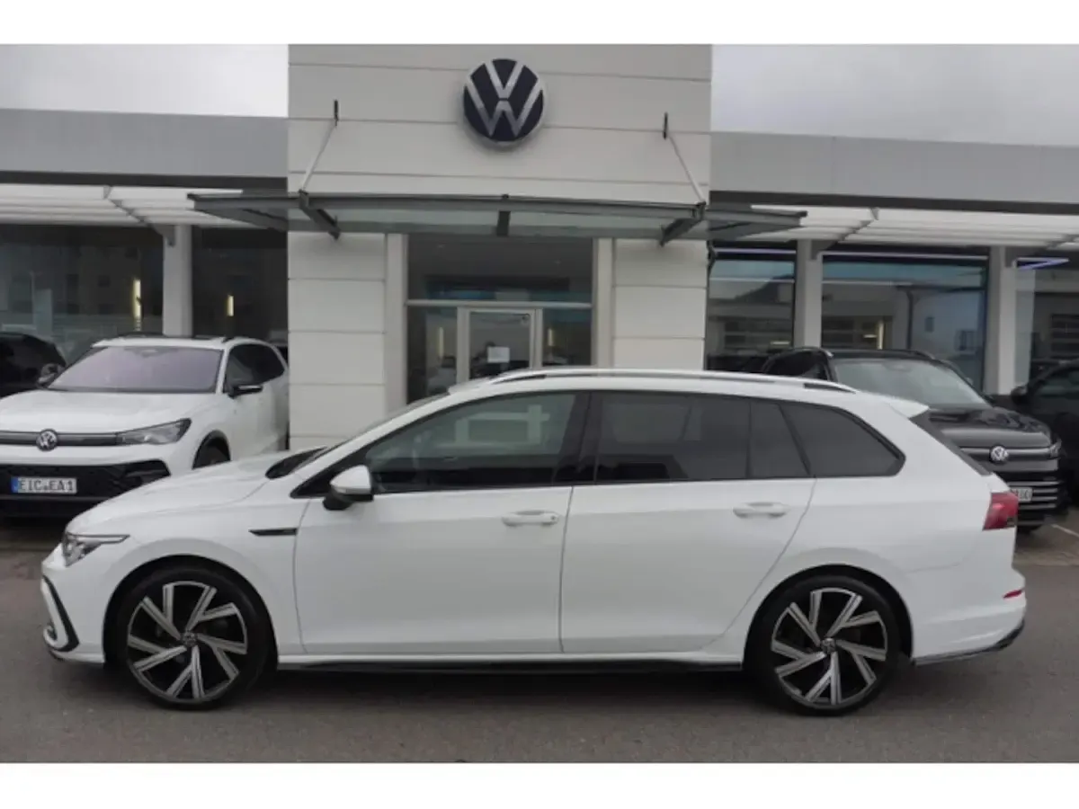 Gebraucht VW Golf VIII R-line 150 PS (110 kW) 2022 Weiß Kombi
