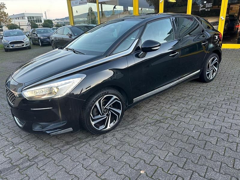 Schwarz Gebraucht 2019 DS Automobiles DS5 Kleinwagen | 15.900 € - Bild 1/4