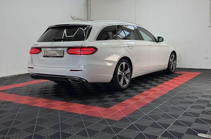 Gebraucht Mercedes E220 194 PS (142 kW) 2017 Weiß Limousine