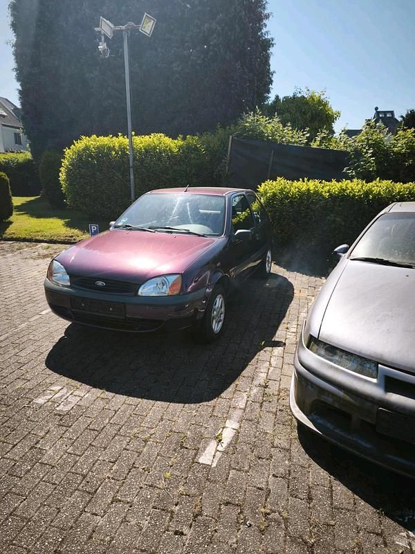 Gebraucht Ford Fiesta 60 PS (44 kW) 2000 Violet Kleinwagen