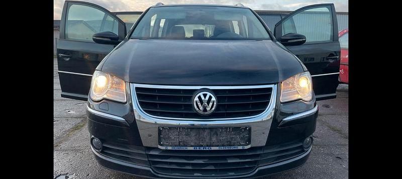 Schwarz Gebraucht 2009 VW Touran Highline Van / Kleinbus | 3.799 € (Fairer Preis) - Bild 1/4