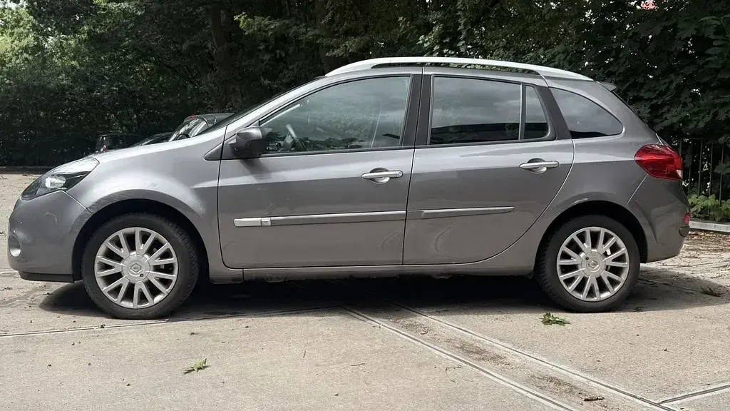 Gebraucht Renault Clio Luxe 111 PS (81 kW) 2011 Grau Limousine
