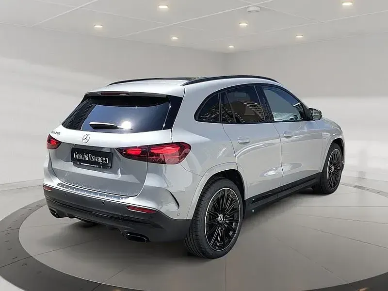 Usata Mercedes GLA200 163 CV (119 kW) 2025 Grigio SUV