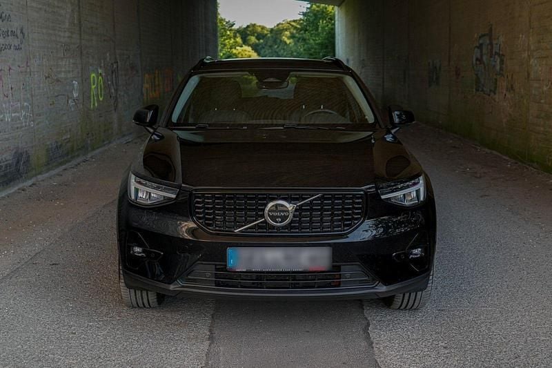 Schwarz Gebraucht 2023 Volvo XC40 Ultimate SUV | 32.500 € (Superpreis) - Bild 1/4