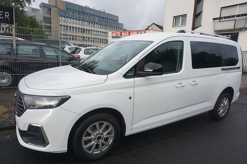Gebraucht Ford Tourneo Titanium 122 PS (89 kW) 2022 Weiß Van / Kleinbus