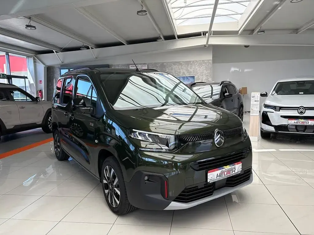 Neu Citroën Berlingo 131 PS (96 kW) 2026 Sirkkagrün Van / Kleinbus