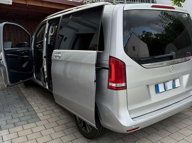 Gebraucht Mercedes V250 190 PS (139 kW) 2019 Silber Van / Kleinbus