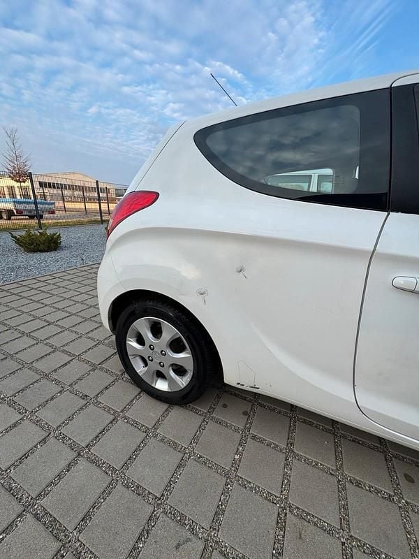 Gebraucht Hyundai i20 72 PS (52 kW) 2010 Weiß Kleinwagen