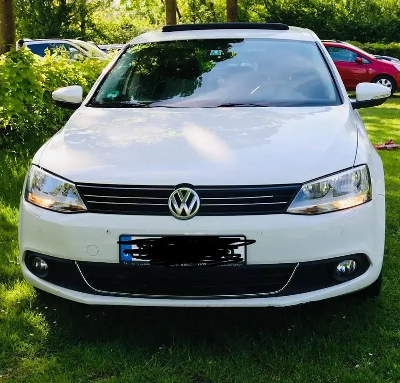 Gebraucht VW Jetta Match 140 PS (102 kW) 2012 Weiß Limousine