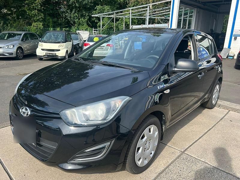Schwarz Gebraucht 2013 Hyundai i20 Kleinwagen | 5.690 € (Etwas zu teuer) - Bild 1/4