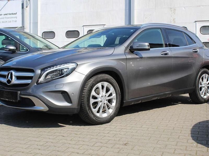 Gebraucht Mercedes GLA220 170 PS (125 kW) 2015 Mountaingrau  met. SUV