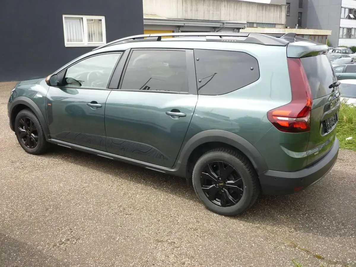 Gebraucht Dacia Jogger Extreme 141 PS (103 kW) 2023 Perlmuttschwarzmetallic Van / Kleinbus