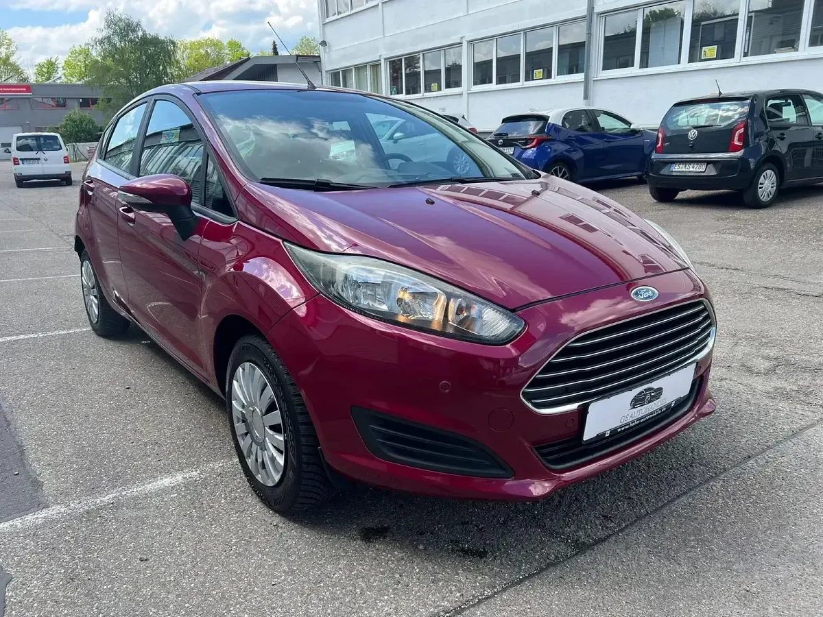 Gebraucht Ford Fiesta 101 PS (74 kW) 2014 Rot Kleinwagen