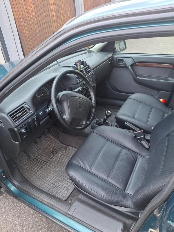 Gebraucht Opel Vectra 170 PS (125 kW) 1993 Grün Limousine