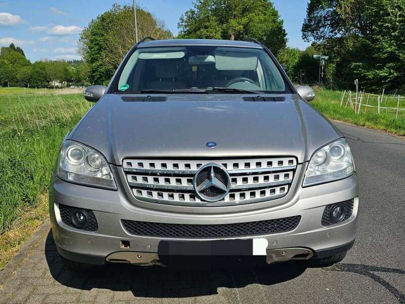 Grau Gebraucht 2006 Mercedes ML280 SUV | 4.290 € - Bild 1/4