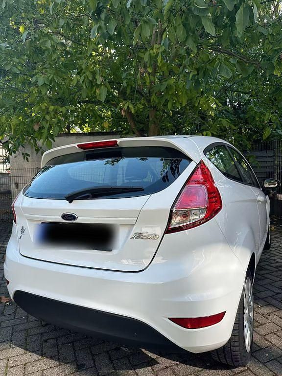 Gebraucht Ford Fiesta Trend 82 PS (60 kW) 2014 Weiß Kleinwagen