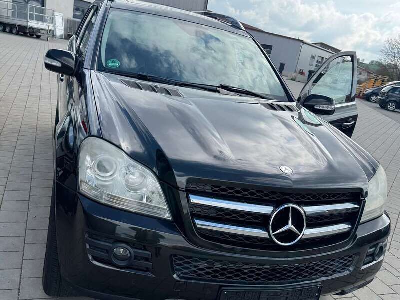 Schwarz Gebraucht 2008 Mercedes GL320 SUV | 8.400 € - Bild 1/4